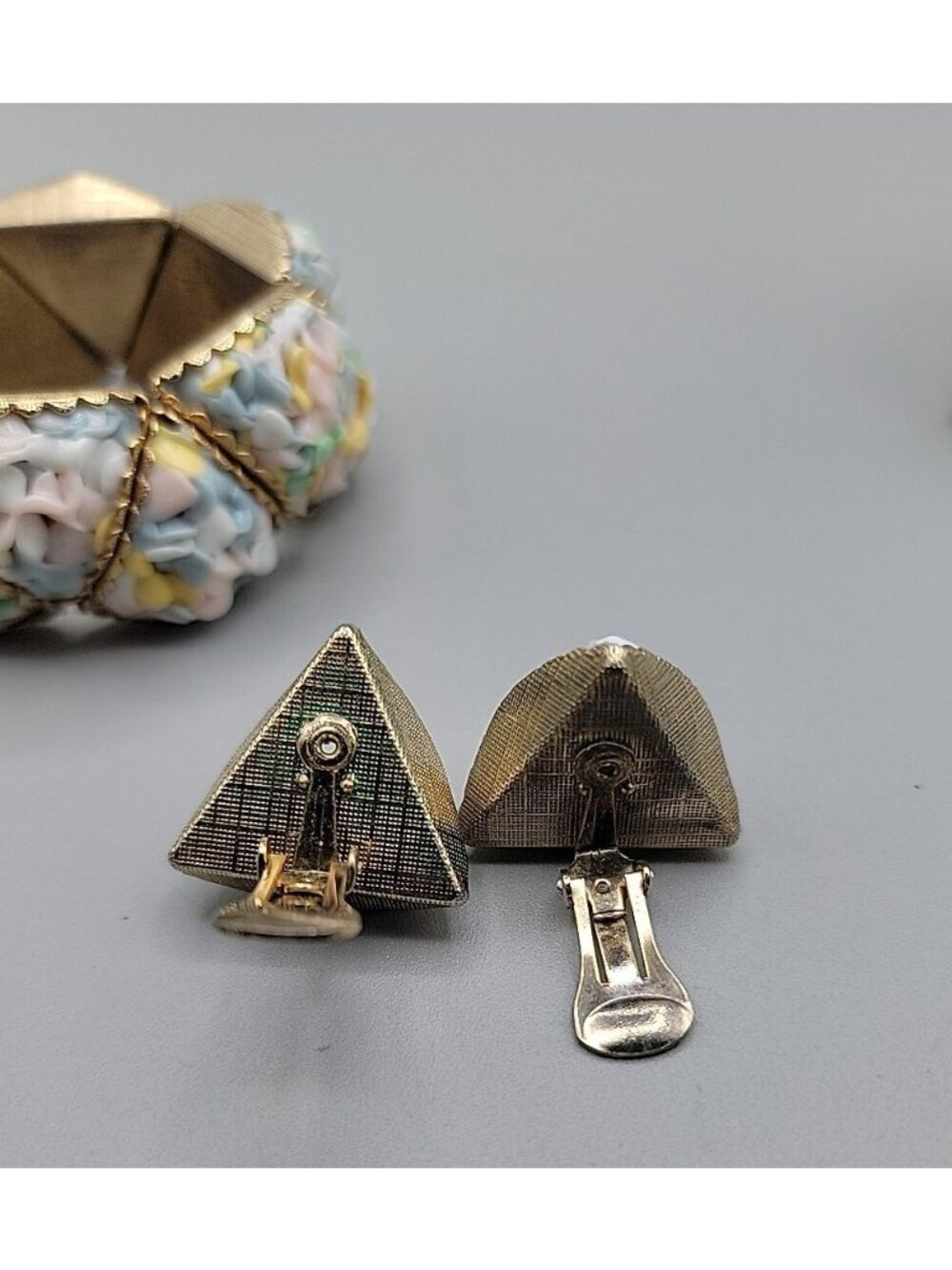 Vtg Pastel Mosaic Demi-Parure Set Triangle Clip-On Earrings Segmented Bracelet - Picture 16 of 16